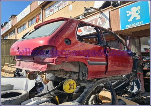 Peugeot 106 Bagaj Kapağı Kırmızı