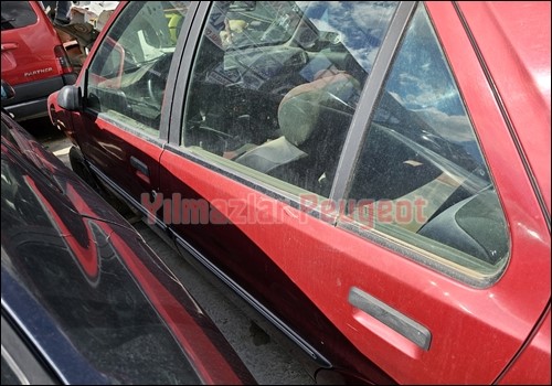 Peugeot 106 çıkma sol ön arka kapı