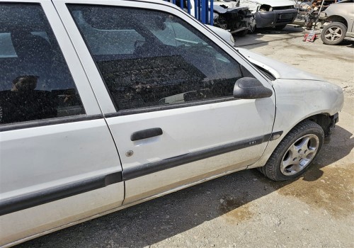 Citroen Saxo çıkma sağ ön kapı beyaz