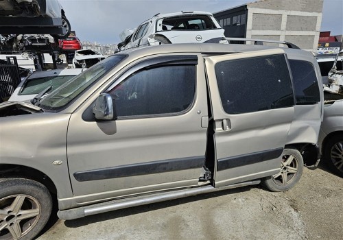 Peugeot Partner çıkma sol ön kapı gri