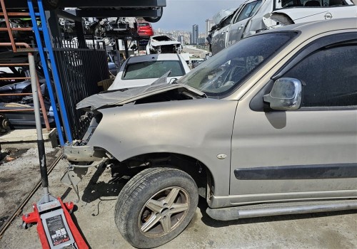Peugeot Partner çıkma sol ön çamurluk gri
