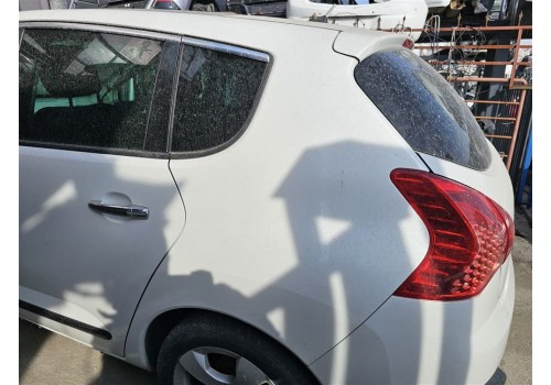 Peugeot 3008 sol arka çamurluk beyaz