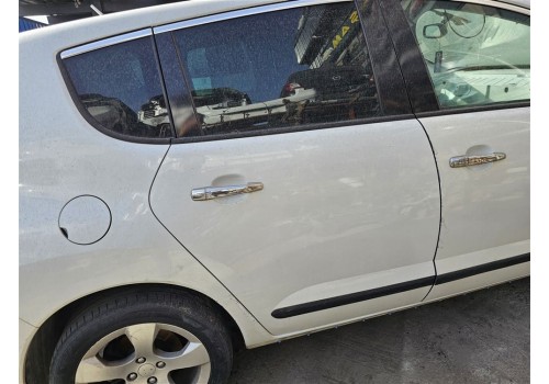 Peugeot 3008 sağ arka kapı beyaz