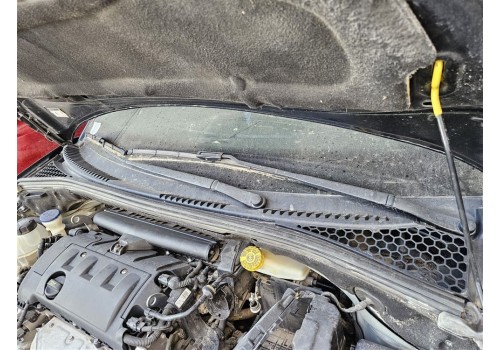 Citroen C3 silecek önü plastiği