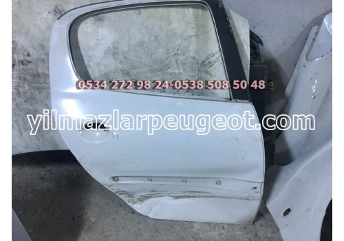 peugeot 206 sağ arka kapı hafif hasarlı