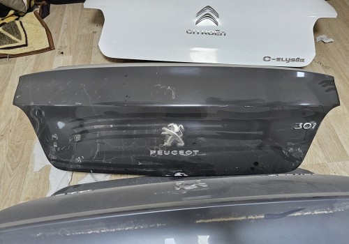 Peugeot 301 Bagaj Kapağı